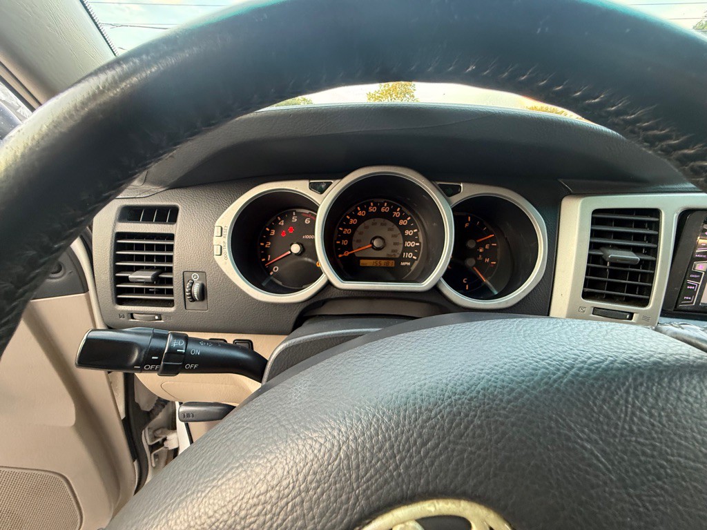 2005 Toyota 4Runner Image 23