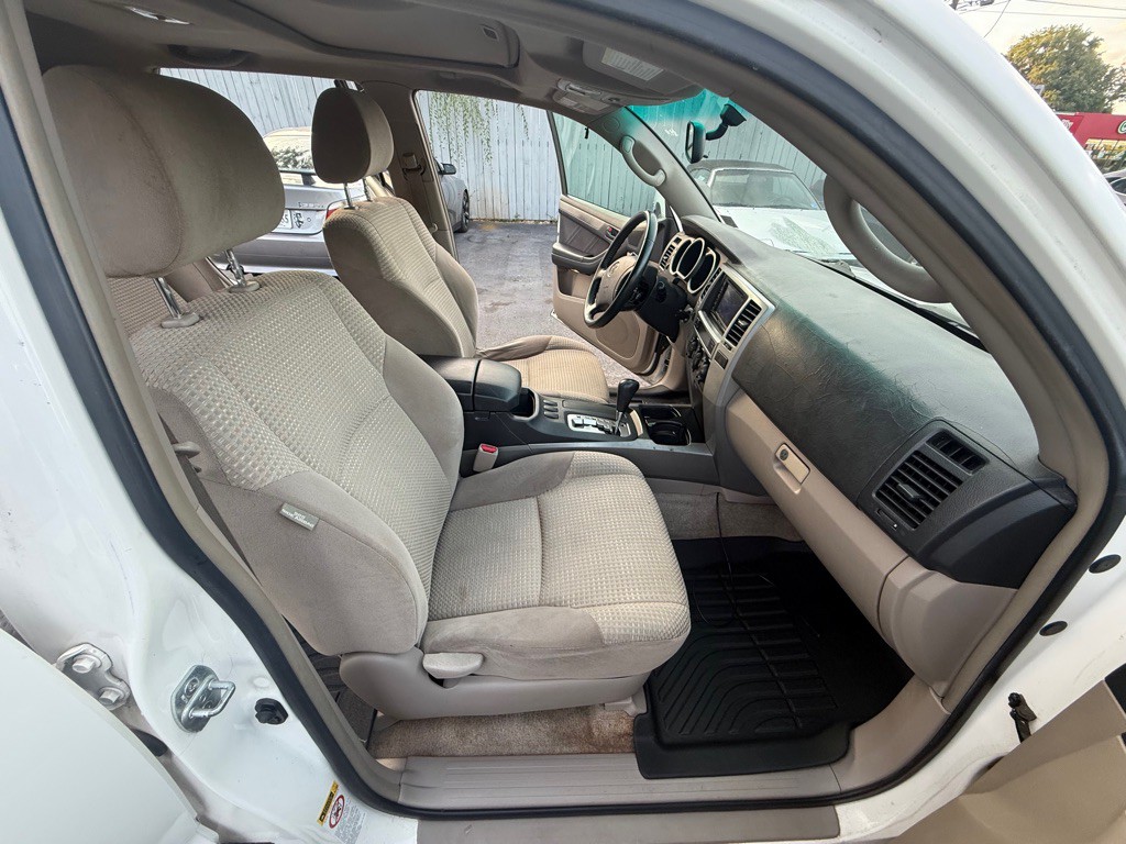 2005 Toyota 4Runner Image 24