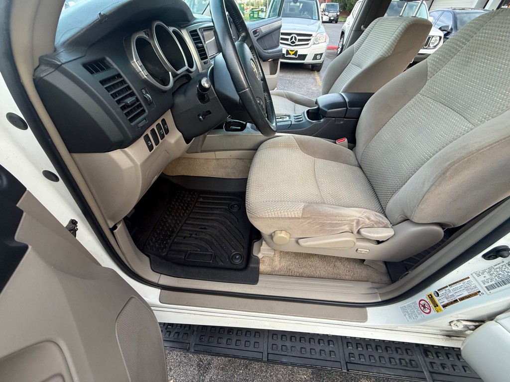 2005 Toyota 4Runner Image 28