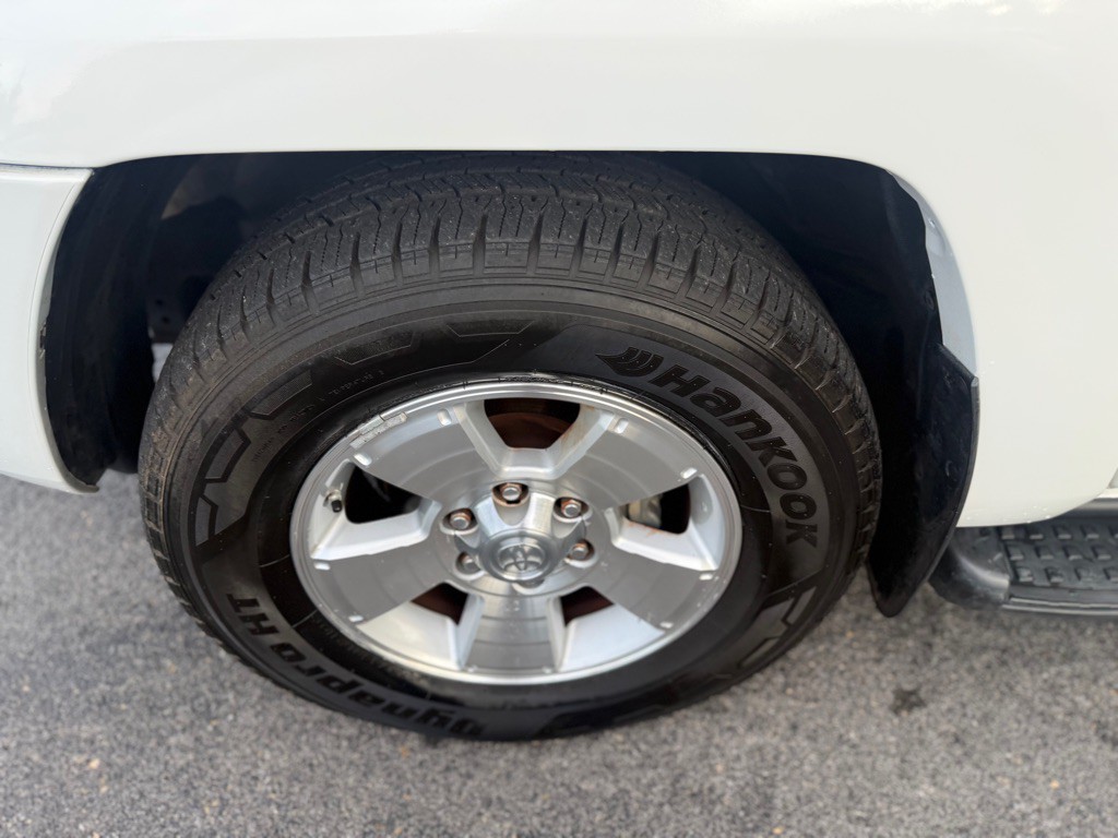 2005 Toyota 4Runner Image 30