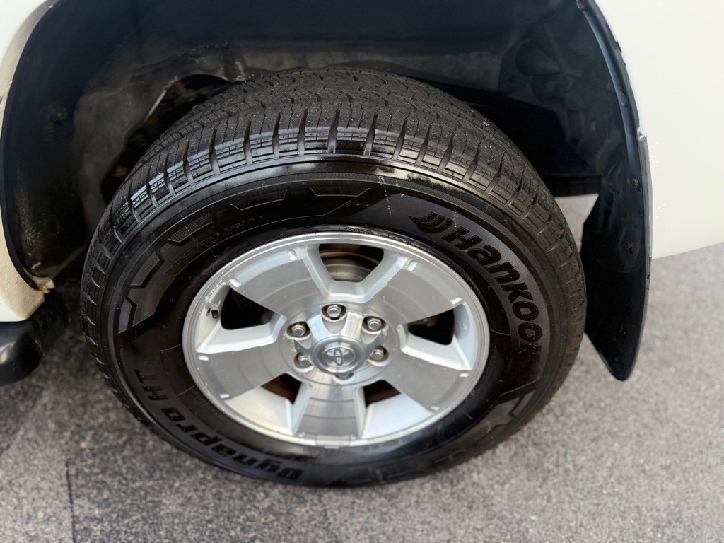 2005 Toyota 4Runner Image 31