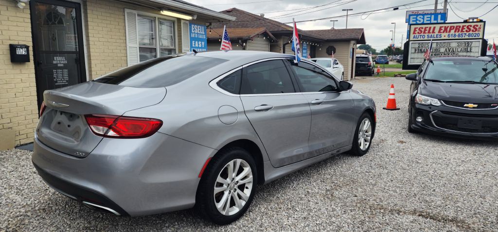 2015 Chrysler 200 Image 3