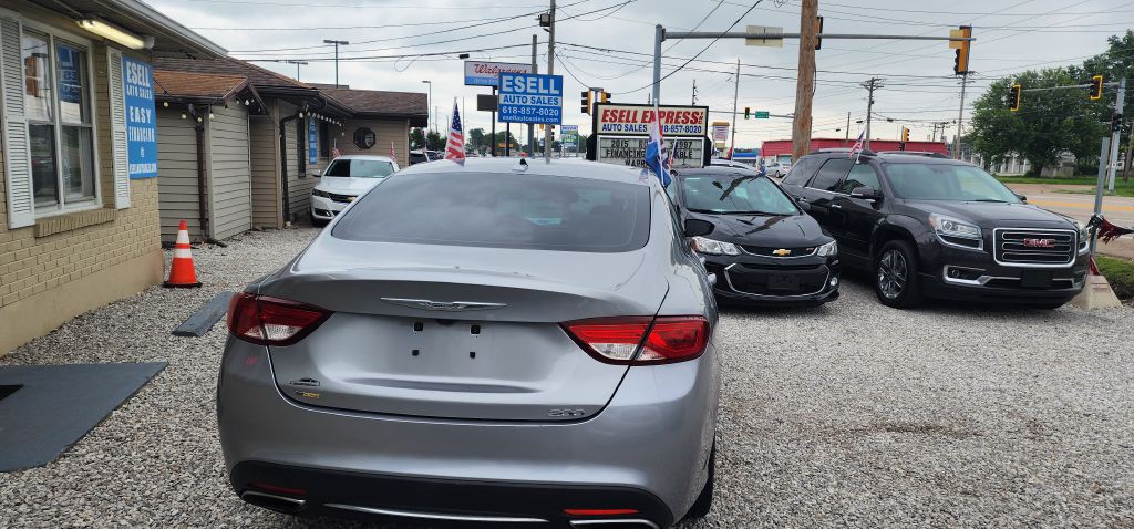 2015 Chrysler 200 Image 4