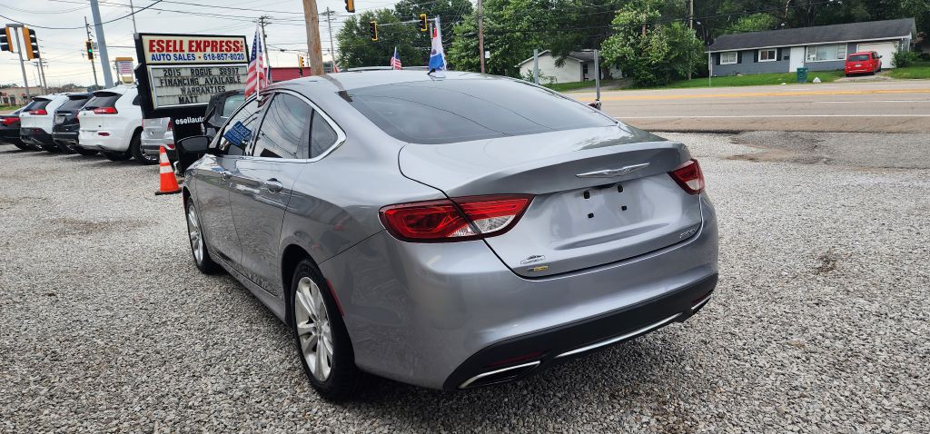 2015 Chrysler 200 Image 5