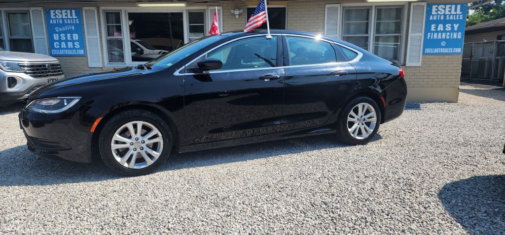 2017 Chrysler 200 Image 2