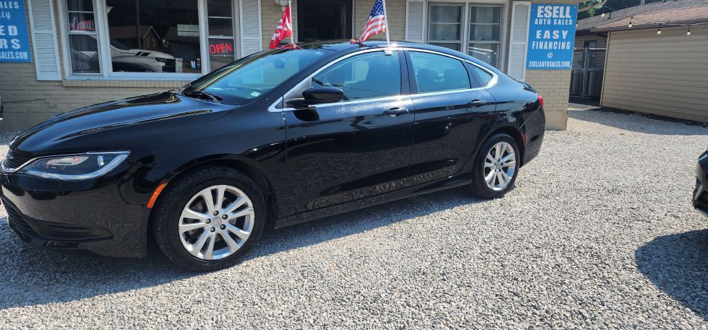 2017 Chrysler 200 Image 5