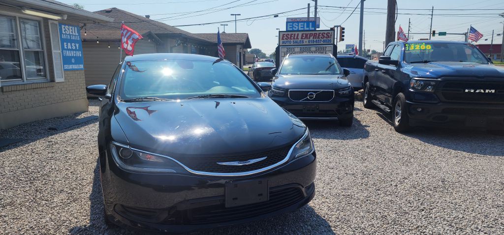 2017 Chrysler 200 Image 8