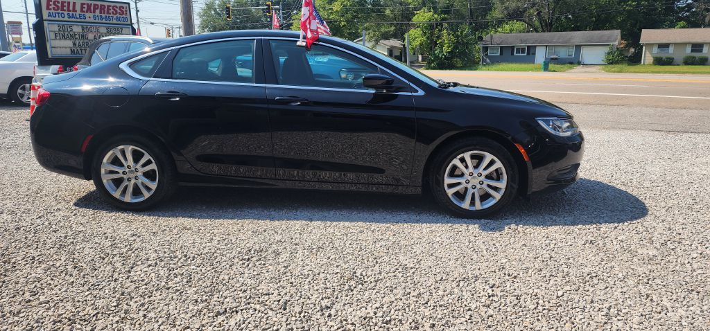 2017 Chrysler 200 Image 11