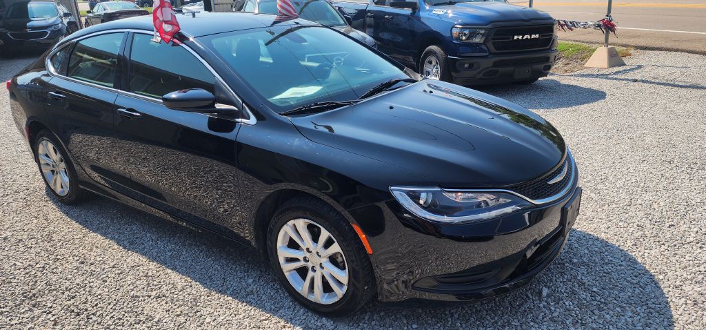2017 Chrysler 200 Image 12
