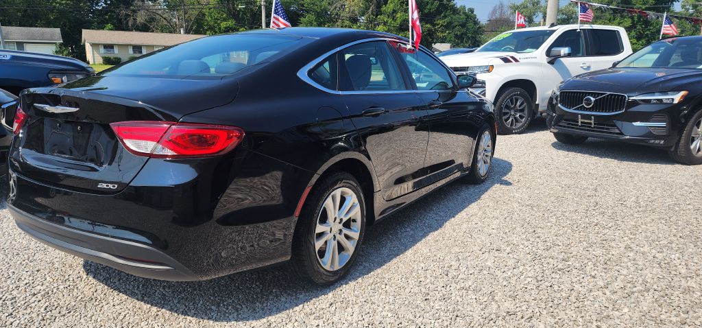 2017 Chrysler 200 Image 13
