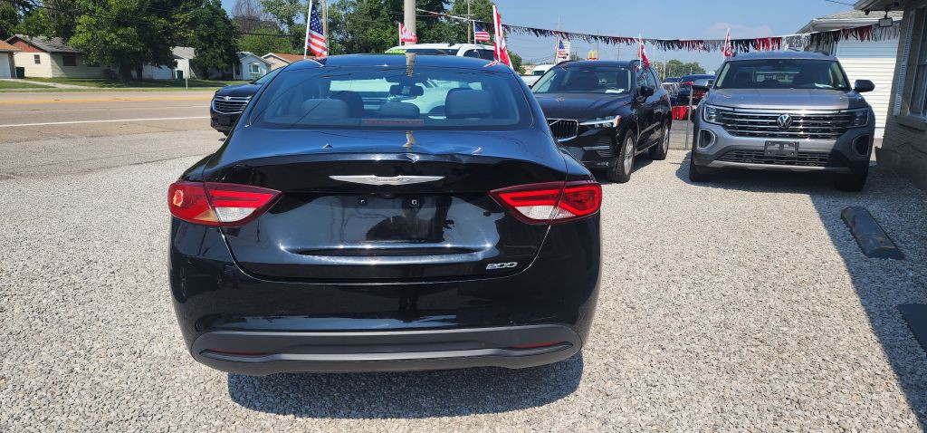 2017 Chrysler 200 Image 14