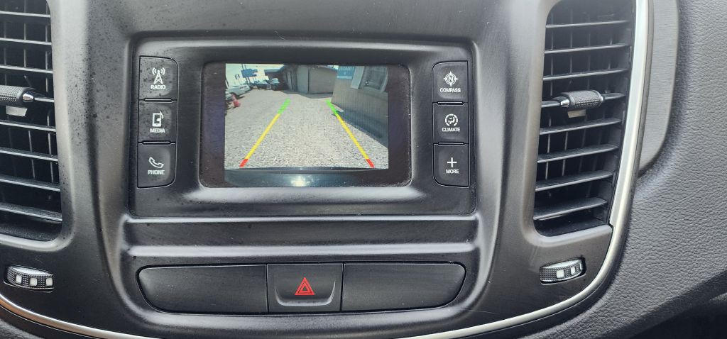 2017 Chrysler 200 Image 18