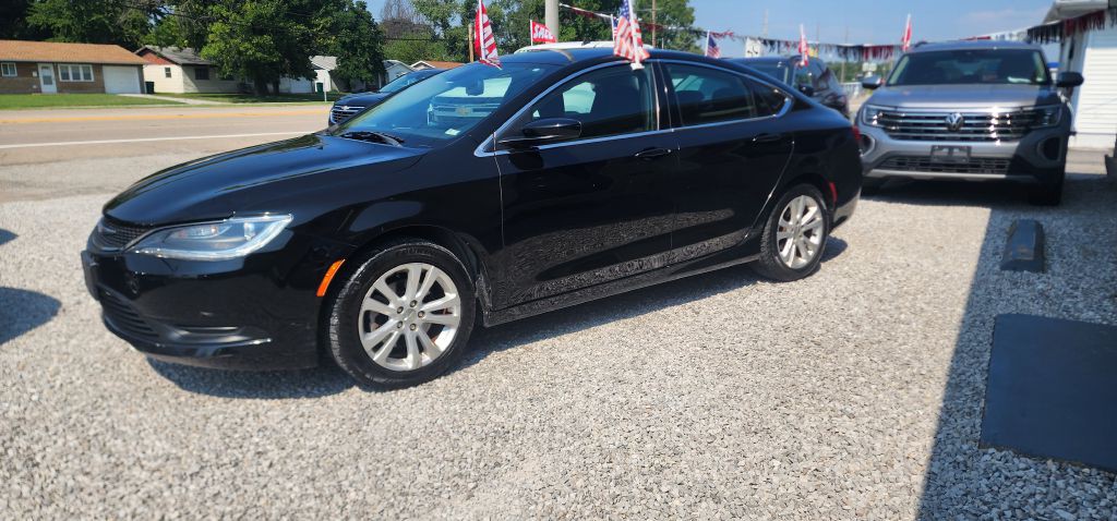 2017 Chrysler 200 Image 22
