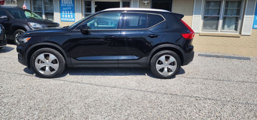 2022 Volvo XC40 Image 2