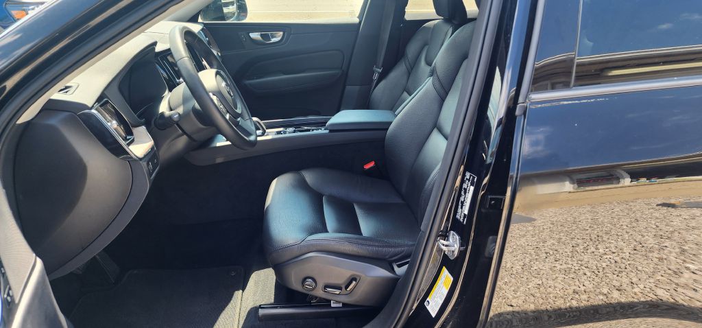 2022 Volvo XC60 Image 6
