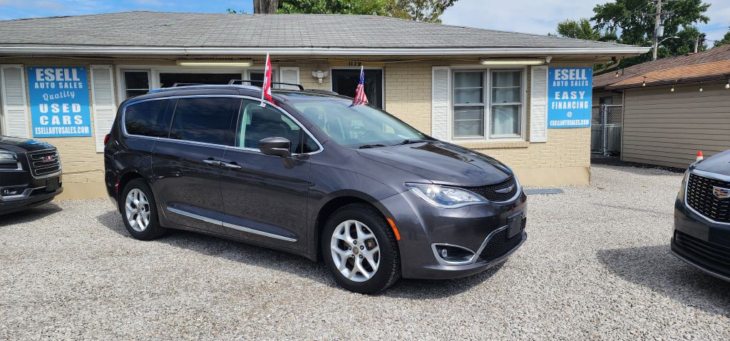 2018 Chrysler Pacifica Image 1