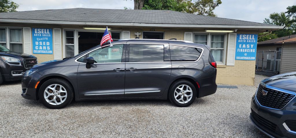 2018 Chrysler Pacifica Image 2