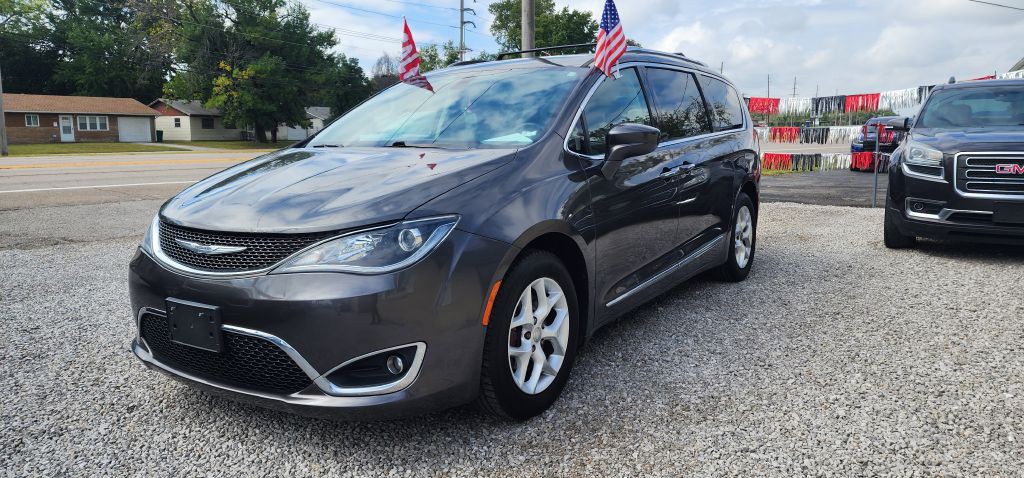 2018 Chrysler Pacifica Image 3
