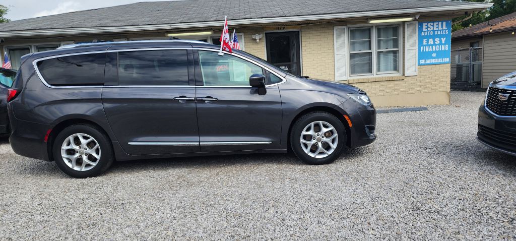 2018 Chrysler Pacifica Image 7