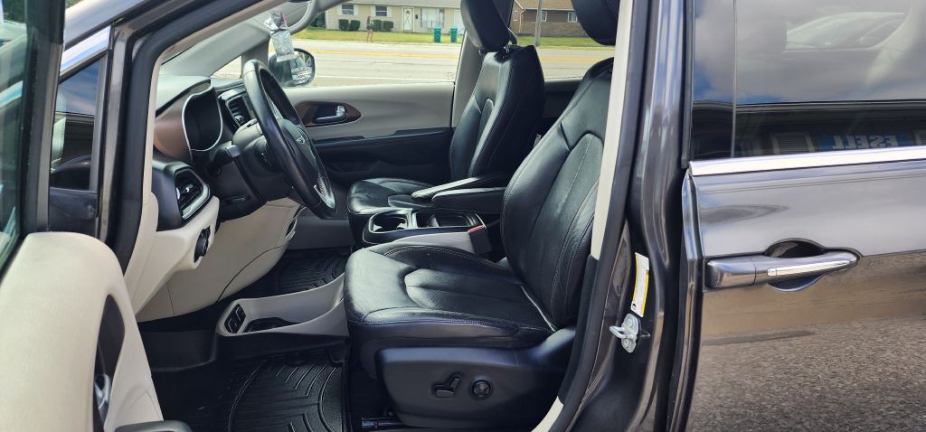 2018 Chrysler Pacifica Image 9