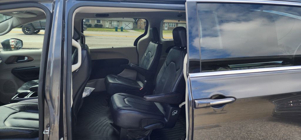 2018 Chrysler Pacifica Image 10