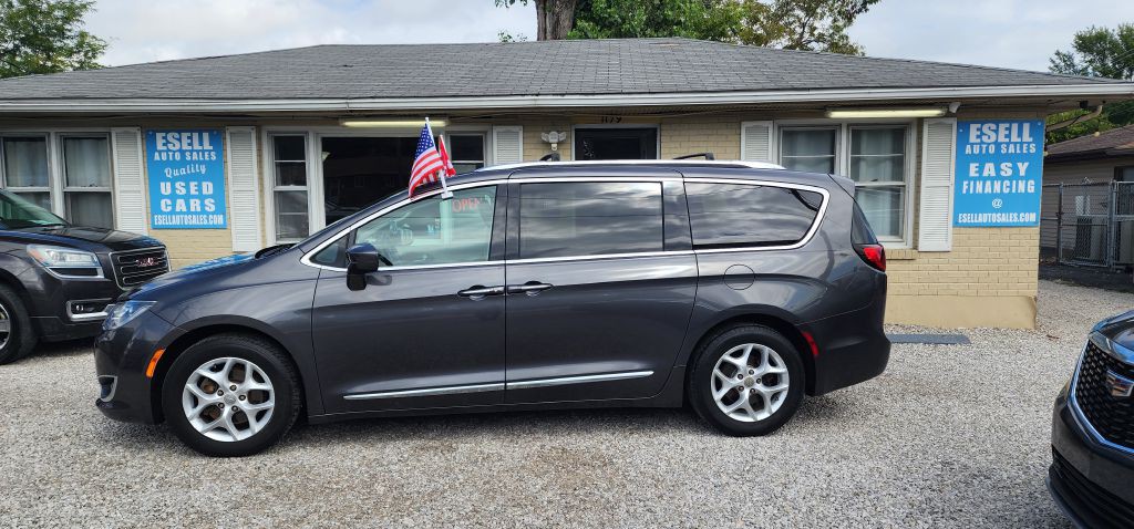 2018 Chrysler Pacifica Image 16