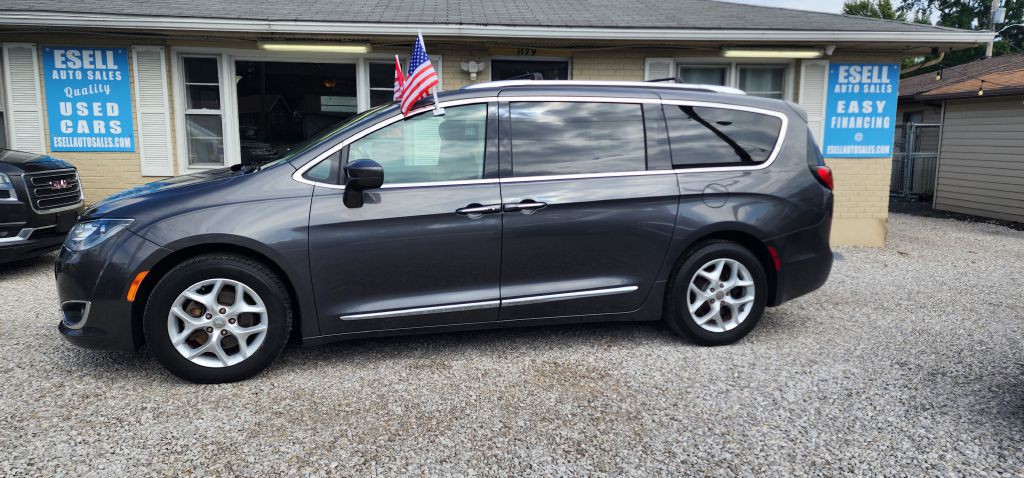 2018 Chrysler Pacifica Image 17