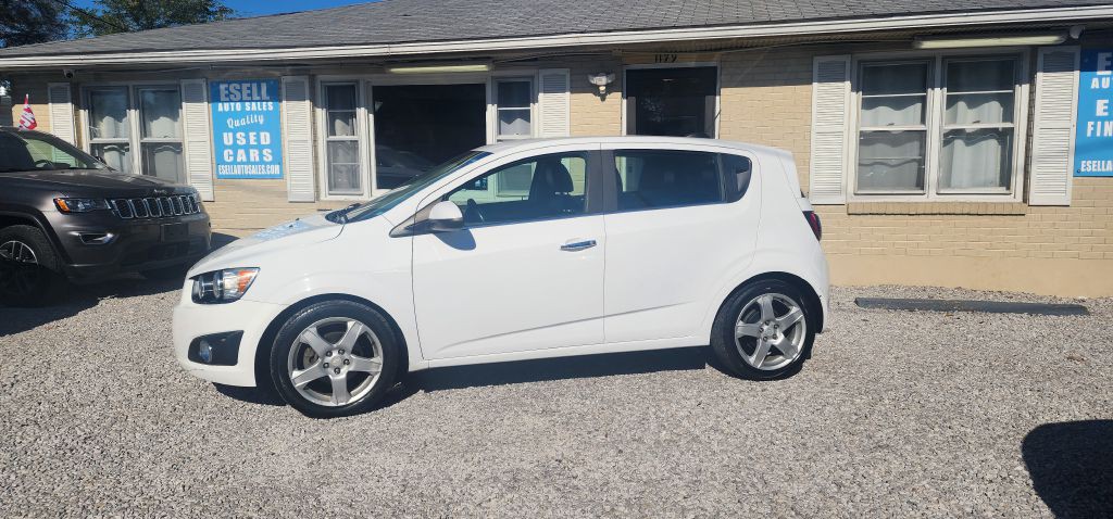 2016 Chevrolet Sonic Image 2