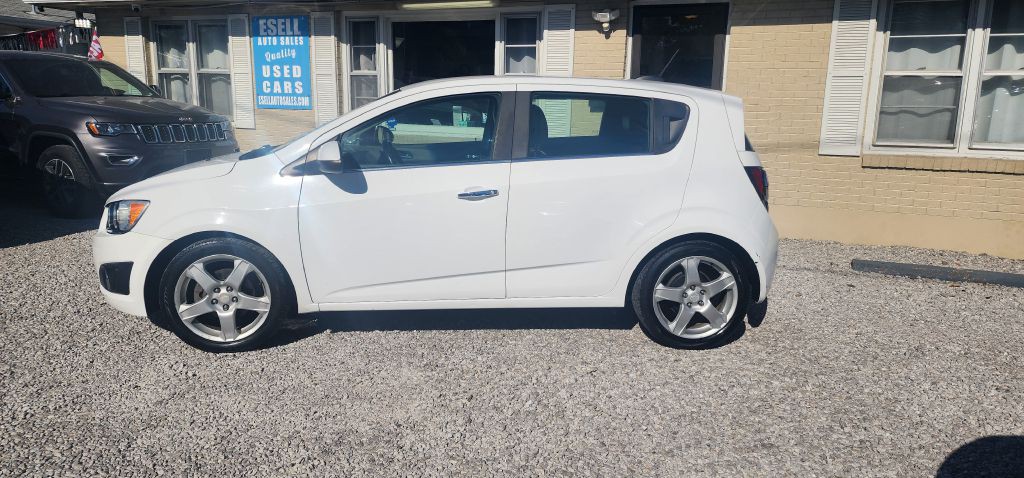 2016 Chevrolet Sonic Image 3