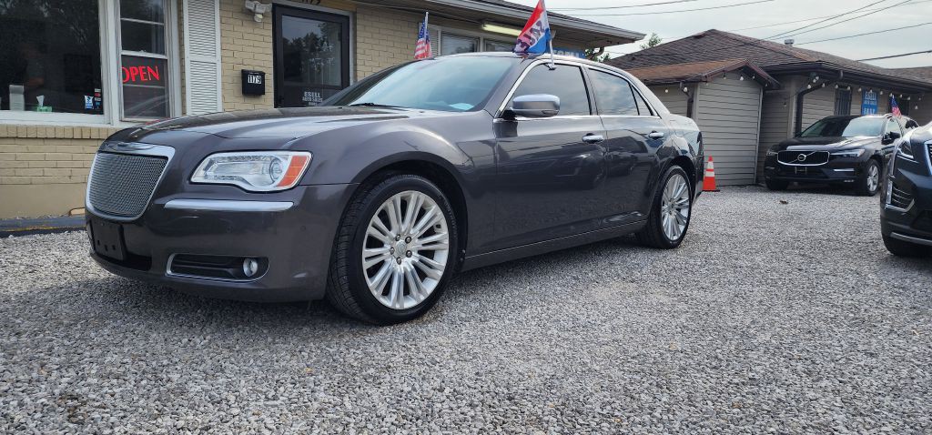 2013 Chrysler 300 Image 2