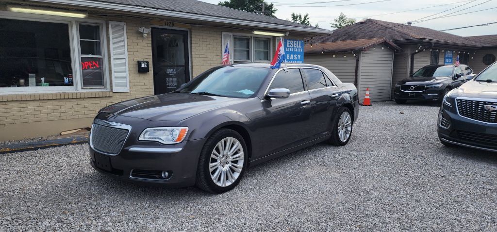 2013 Chrysler 300 Image 3