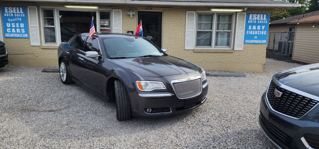 2013 Chrysler 300 Image 4