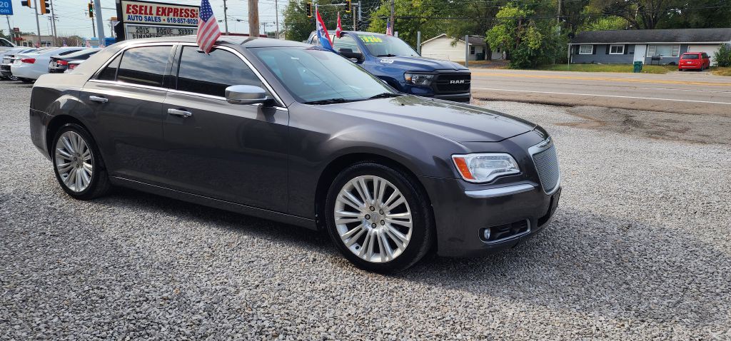 2013 Chrysler 300 Image 9