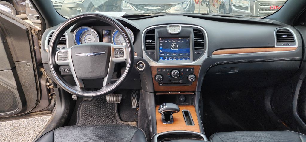 2013 Chrysler 300 Image 14