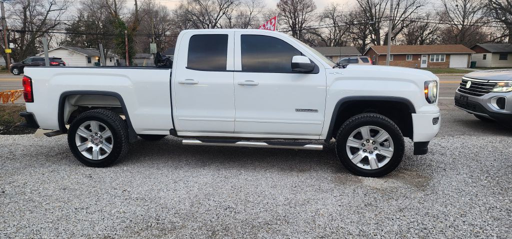 2017 GMC Sierra Image 2