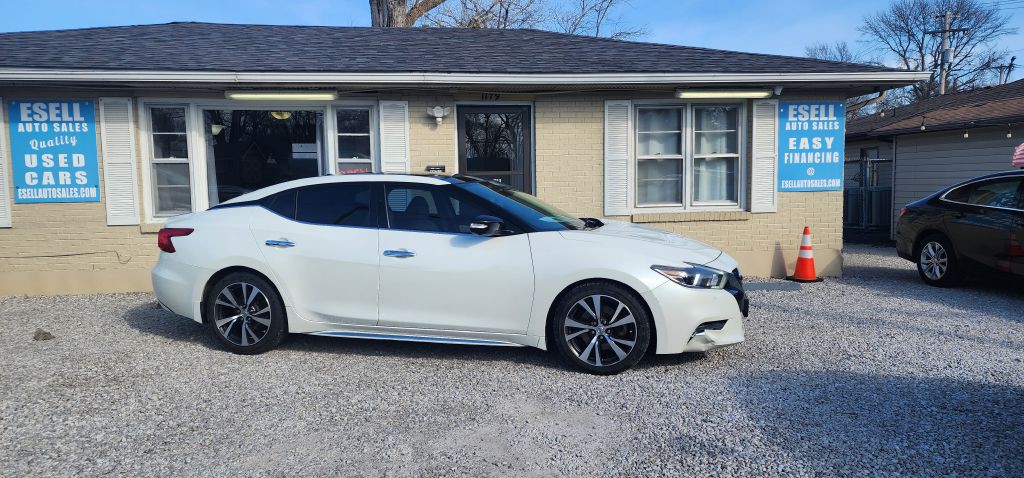 2017 Nissan Maxima Image 2