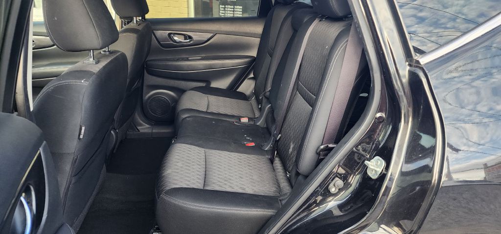 2018 Nissan Rogue Image 15