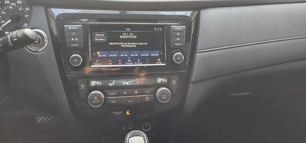 2018 Nissan Rogue Image 18