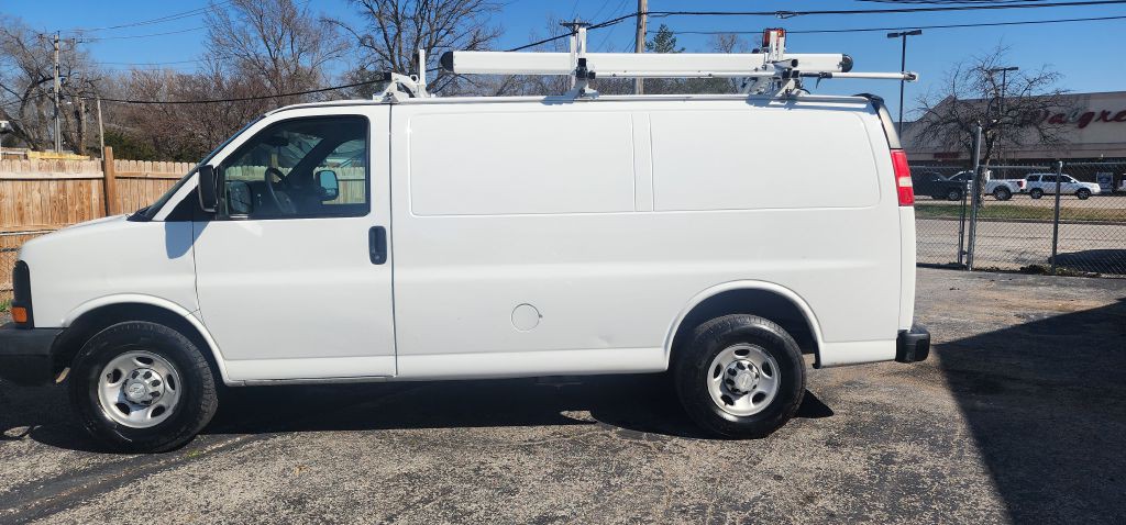2015 Chevrolet Express Image 3