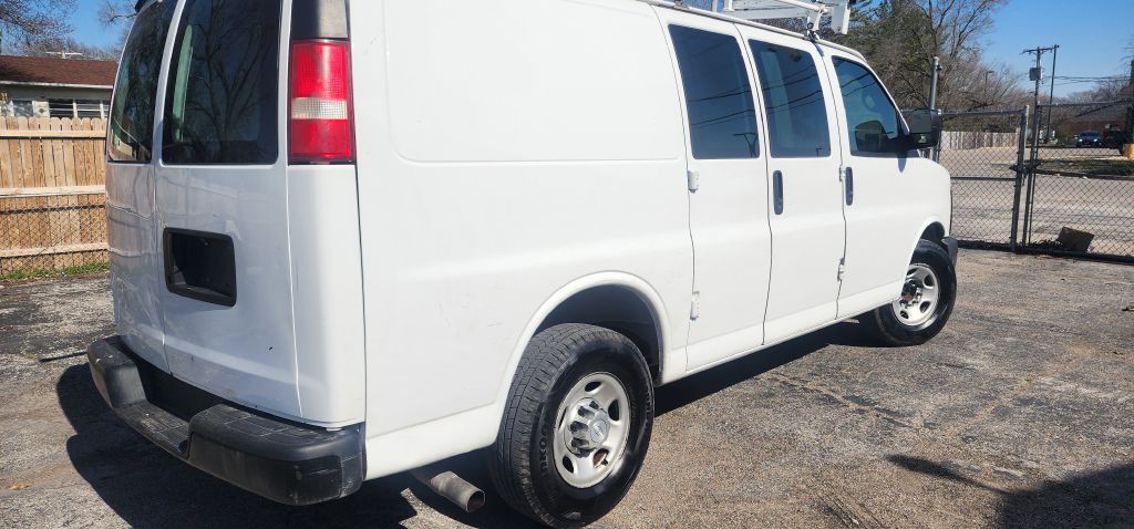 2015 Chevrolet Express Image 11