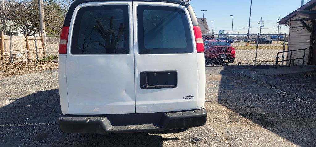 2015 Chevrolet Express Image 12