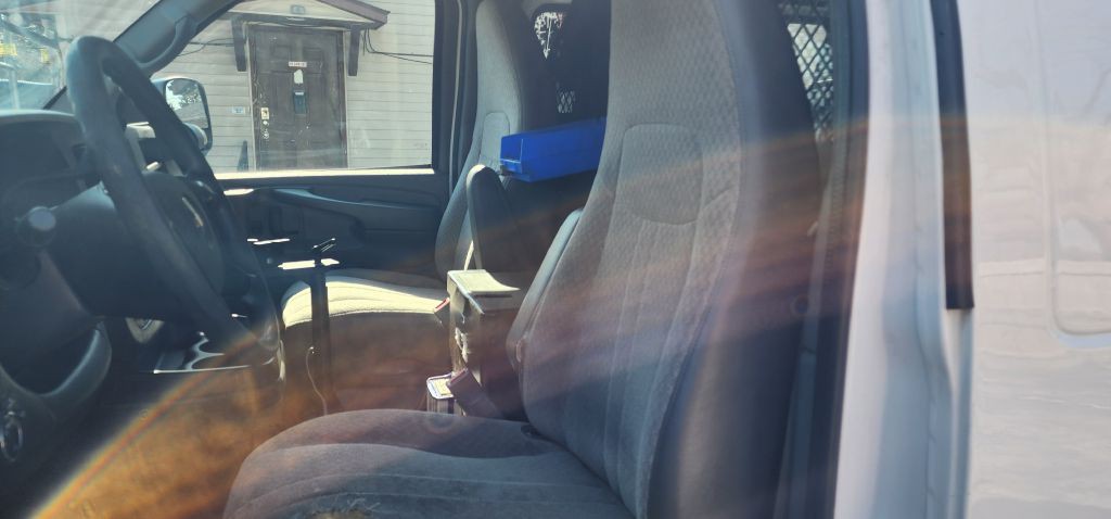 2015 Chevrolet Express Image 27