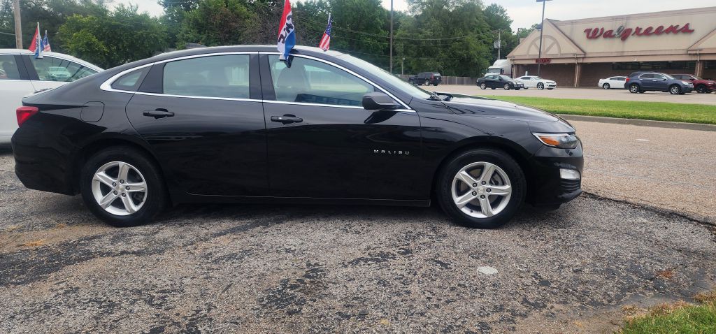 2020 Chevrolet Malibu Image 2