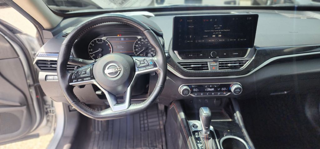 2023 Nissan Altima Image 17