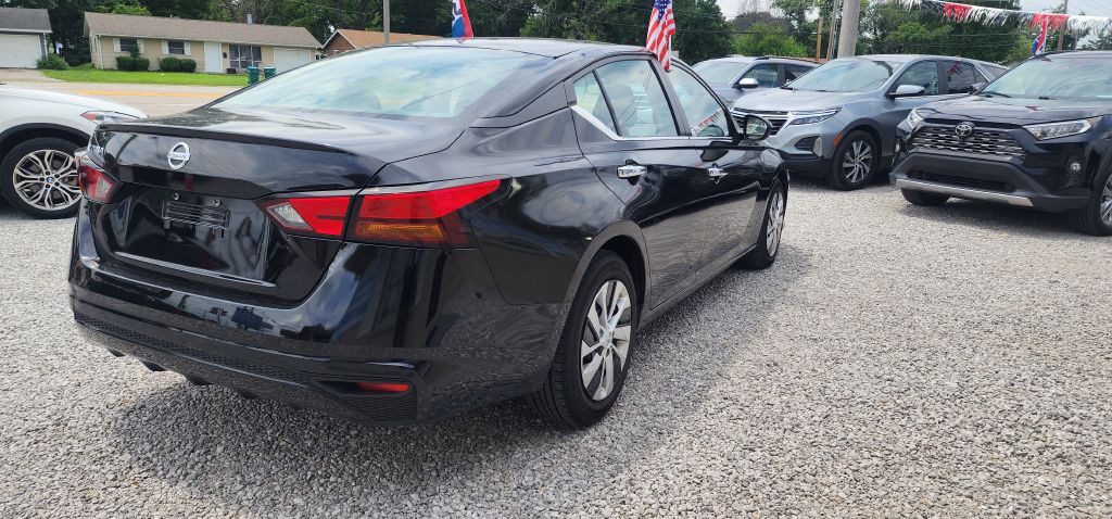 2022 Nissan Altima Image 8