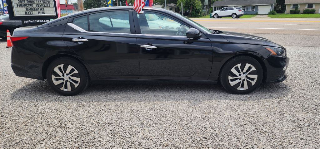 2022 Nissan Altima Image 9