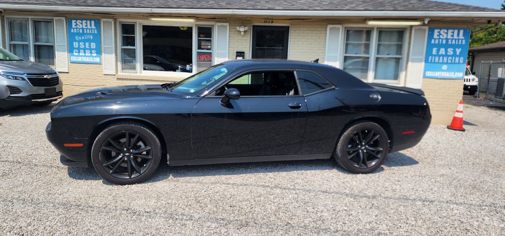 2017 Dodge Challenger Image 1