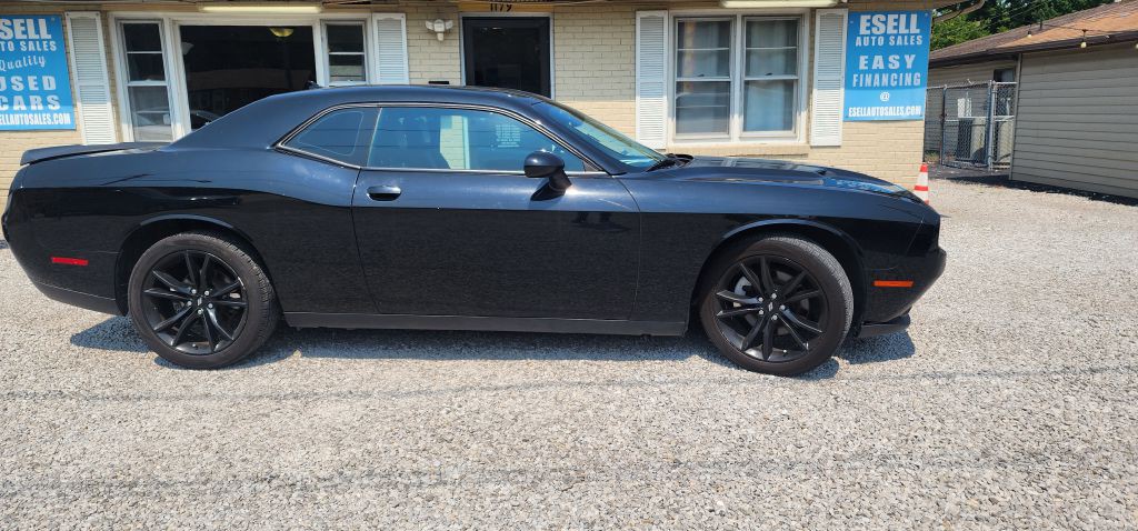 2017 Dodge Challenger Image 2