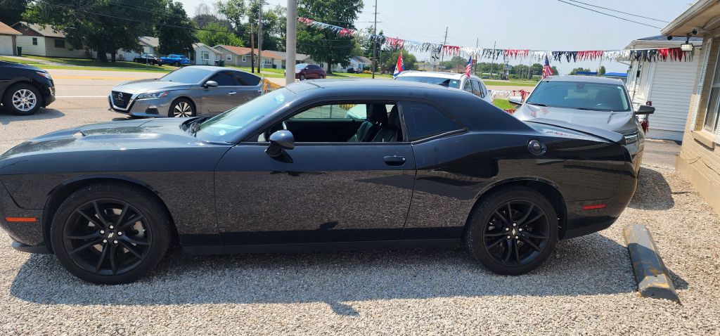 2017 Dodge Challenger Image 8