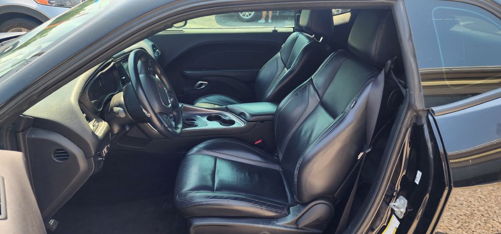 2017 Dodge Challenger Image 15
